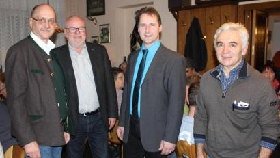 Bild: sis
Schulterschluss zwischen Bürgerblock Birgland und der FDP/FWS im Kreistag (von links): Kreisrat Martin Pöllath, Kreisrat Hans-Jürgen Reitzenstein, Bürgermeisterkandidat Reinhard Kohl und Kreisrat Hans Pickel.