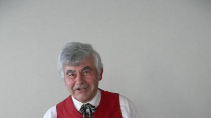 Bild: nid
Der Mundartautor Andreas Ebnet ließ mit selbst verfassten Beiträgen aus seinem Buch bei den Anwesenden aufhorchen (oder auch anders?)
