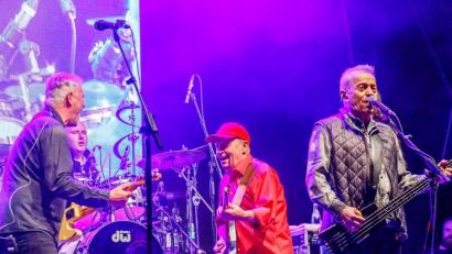 Bild: sus
Sie sind wohl die "Bayerische Band" schlechthin: Die Spider Murphy Gang mit Frontmann Günther Sigl (rechts) und den Gitarristen Will Duncan und Barny Murphy tritt am 2. September beim Zelt- und Kulturfestival an der Oberpfalzhalle auf. Der Landkreis fördert das Festival finanziell.