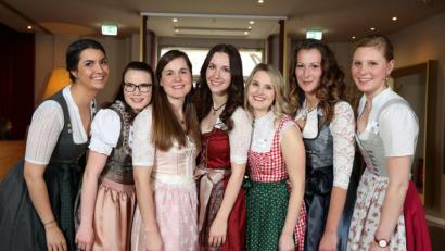Bild:  Bayerischer Brauerbund
Diese Bewerberinnen stehen im Finale der Wahl zur Bayerischen Bierkönigin 2020/21: Anna-Lina Castigliana, Leonie Höld, Amanda Gary, Katharina Sophia Schwaiger, Katja Staufer, Sarah Jäger, Anna Bader (von links).