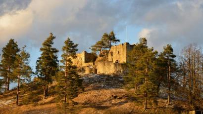Bild: Günter Moser
Ein markantes Baudenkmal an der westlichen Landkreisgrenze: Zugesagte Zuschüsse erleichtern der Gemeinde Birgland die Entscheidung für eine weitere Sanierung.