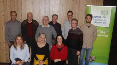 Bild: mfh
Der neue Vorstand des Bund Naturschutz (stehend, von links): Tainer Koch, Josef Christ, Vorsitzender Peter Zahn, Gerd Blüchel, Jens Heyland, Hand-Jürgen Bumes und Jonas Nellhübel sowie (sitzend, von links) Gertrud Burger, Beate May und Hannelore Scharl.