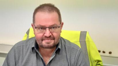 Bild: Lowak
Gebäudereiniger Harald Seiffert sitzt im Vorstand der Gebäudereinigerinnung Nordbayern und ist Dozent für Unfallverhütung.