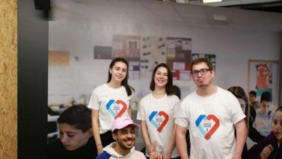 Bild: Sercive Civique
Barbara Schmucker aus Letzau bei Weiden (links) absolviert den Service Civique in Frankreich.
