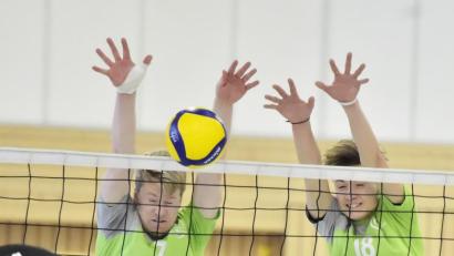 Bild: Hubert Ziegler
Jede Hand wird gebraucht für das Ziel Klassenerhalt. Zwei Spiele stehen für den VC Amberg – im Bild Florian Wachler (links) und Julian Zoll beim Block – in dieser Punkterunde noch auf dem Programm. Einen Sieg braucht der Aufsteiger wohl noch, um der Abstiegsrelegation zu entgehen.