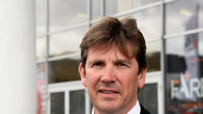 Bild: Petra Hartl
Thomas Resch ist Veranstalter der Oberpfälzer Baumesse im ACC und hat wegen der Corona-Meldungen zusätzliche Sicherheitsmaßnahmen ergriffen.