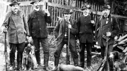 Bild: hev
Fünf Eschenbacher Jäger: (von links) Joseph Kirmeier, Karl Müller, Georg Kirmeier, Hans und Bartholomäus Wedl.