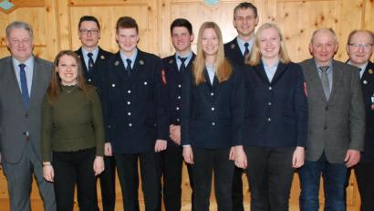 Bild: sche
Beförderungstag in Freudenberg (von links) Landrat Richard Reisinger, Michaela Mutzbauer, Armin Daubenmerkl, Max Märkl, Andreas Bauer, Sofia Dotzler, Peter Meßmann, Anna Riß, Franz Weiß, Hubert Blödt.