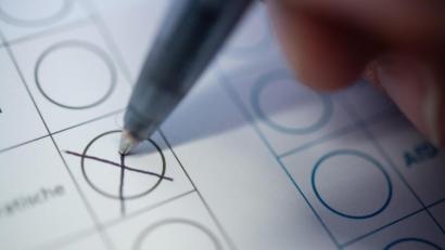 Symbolbild: Sebastian Gollnow/dpa
Am 15. März 2020 werden Bürgermeister, Stadt- und Gemeinderäte sowie der Landrat und die Kreisräte gewählt. In einigen Gemeinden des Landkreises Amberg-Sulzbach wird es besonders spannend.