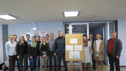 Bild: jzk
Realschuldirektor German Helgert, Rektorin Christine Wiesend, Konrektor Holger König und Konrektorin Iris Eckert (von rechts) begrüßten die Vertreter der acht regionalen Firmen, die sich beim Berufs-Informationsnachmittag den Schülerinnen und Schülern präsentierten.