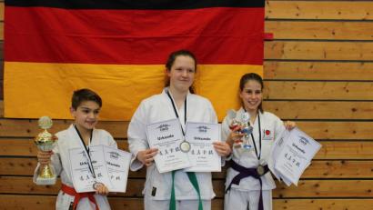 Bild: exb
Erfolgreich schnitten die Karateka aus Oberviechtach bei der Meisterschaft in Füssen ab.