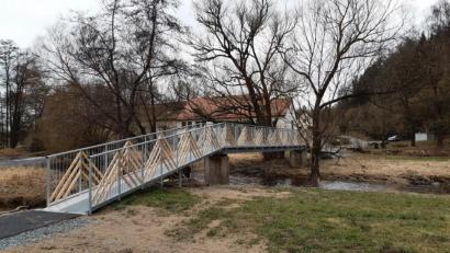 Bild: Lowak
Auch Radfahrer können nun dank der neuen Brücke die Fichtelnaab bei Trautenberg überqueren.