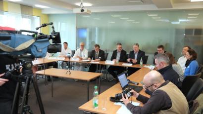 Bild: Wolfgang Steinbacher
Am Klinikum St. Marien fand am Freitagnachmittag wegen des Coronavirus eine Pressekonferenz statt. Mittlerweile gibt es drei bestätigte Fälle im Landkreis Amberg-Sulzbach.