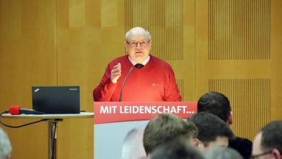 Bild: jma
Landratskandidat Peter Lehr bei seiner Rede.