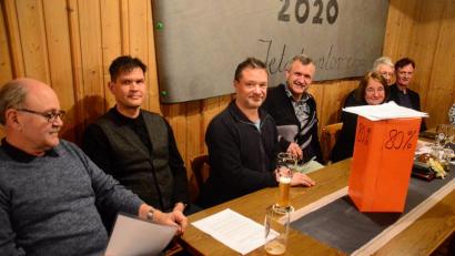 Bild: Kunz
Für einen neuen Bürgerentscheid gegen das Gewerbegebiet Weiden West-IV kämpfen (von links) Hans Riedlbauer, Peter Trottmann, Ali Zant, Hans-Jürgen Gmeiner, Sonja Schuhmacher, Helmut Schöner und Jürgen Schönig.