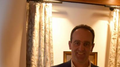 Bild: Winter, Elfriede
22 Bewerber aus der Gemeinde Edelsfeld finden sich in verschiedenen Listen des Stimmzettels für den Kreistag. Um Unterstützung für sie bat Bürgermeister Hans-Jürgen Strehl.