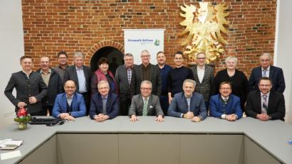 Bild: exb
Die CSU-Kreistagsfraktion tagte in Erbendorf, um sich über die Steinwald-Allianz zu informieren.