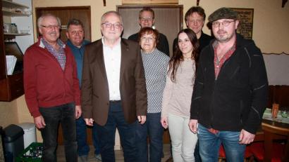 Bild: wro
Die UBF stellte wie schon im Dezember bei der Nominierung ihre Kandidaten vor. Im Bild (von links) Ferdinand Lienerth, Wilhelm Löw, Johann Bauer, Rita Wildenrother, Peter Weig, Sandra Stöckl, Markus Mayer und Gerhard Enslein. Andreas Schön konnte aus persönlichen Gründen am Wahlabend nicht dabei sein.