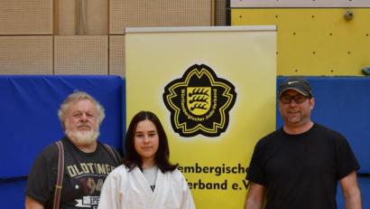 Bild: dob
TV-Judosportlerin Verena Beimler holte sich bei den süddeutschen Einzelmeisterschaften in Heilbronn am Sonntag einen verdienten fünften Platz. TV-Abteilungsleiter Bernd Koller (rechts) sowie Trainer Rudi Pieleck (links) waren zufrieden.