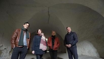 Bild: Wolfgang Steinbacher
Tief unten im Keller des Schmalzstadels: Künstler Marcus Trepesch, Ina Bogner, Bildhauerin Hanna Regina Uber und Thomas Eichenseher stellen die Pläne zum neuen Performance-Kunstfestival AM.Puls vor.