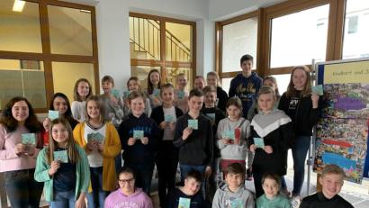 Bild: jzk
Rechtzeitig zum Tag der offenen Tür ist das Pixi-Buch der Klasse 6f fertig geworden.