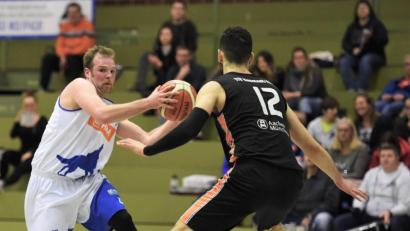 Bild: Büttner
Sebastian Fritsch in Aktion: Die Hamm Baskets zeigten trotz der Niederlage eine gute Leistung im Spiel gegen Meister TTV Neustadt/Aisch.