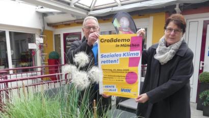 Bild: rn
Gerda Rupprecht und Klaus Lehl sind auf Werbetour für die VdK-Großdemo in München.
