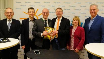 Bild: bjo
Beim FW-Themenabend (von links): Michael Eckmeder, Kreisvorsitzender Albert Geitner, MdL Fabian Mehring, Landratskandidat Hans Martin Grötsch, Regina Armbruster und Bürgermeisterkandidat Thomas Wagner.