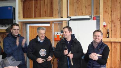 Bild: soj
Das CSU-Grillfest genossen auch (von links) Europaabgeordneter Christian Doleschal, stellvertretender Landrat Roland Grillmeier, CSU-Ortsvorsitzender Wolfgang Söllner und Landtagsabgeordneter Tobias Reiß.