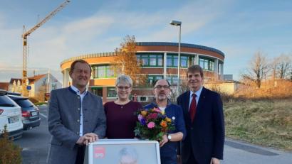 Bild: Katharina Hackl
Bezirksrat Richard Gaßner, SPD-Bürgermeisterkandidatin Lisa Hartinger, Vorsitzender Markus Bayer und Landtagskandidat Michael Rischke bei der SPD-Wahlveranstaltung im Martin-Schalling-Haus.