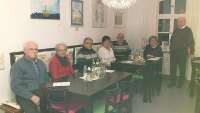 Bild: jzk
„Eure Beschwerden werden abends und nachts schlimmer, nehmen in Ruhe zu und können durch Bewegung gebessert werden“, berichtete Peter Ilchmann (rechts) von der RLS-Selbsthilfegruppe Weiden.