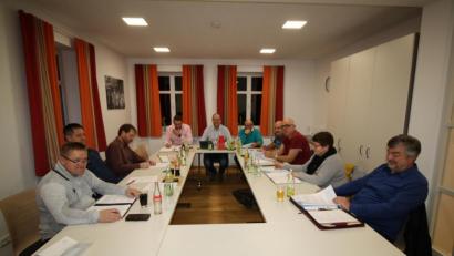 Bild: bjp
Premiere kurz vor Schluss der Amtszeit: Erstmals tagt der Schwarzenbacher Gemeinderat im Bürger- und Kulturhauses, ehemals alter Pfarrhof. Zu den ersten Beschlüssen gehört die Weichenstellung für das "Quartiersmanagement".