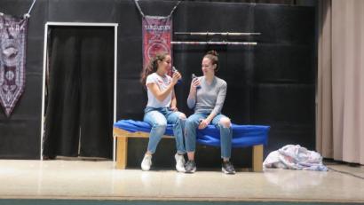 Bild: jzk
„Alkohol kann süchtig machen“ warnten die beiden Schauspielerinnen vom Weimarer Kultur Express die Siebtklässler der Realschule Kemnath.