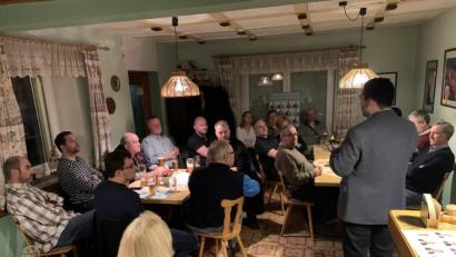 Bild: exb
Bürgermeisterkandidat Sebastian Hartl stellt sich und die künftigen Ziele der CSU vor.