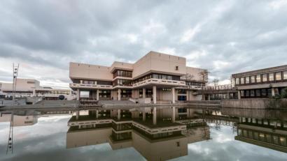 Bild: Armin Weigel/dpa
Das Gelände der Universität in Regensburg,