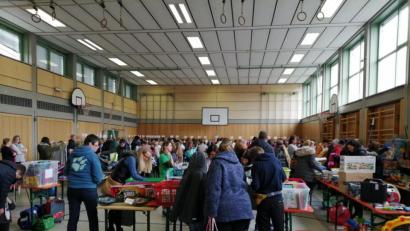 Bild: fz
12000 Artikel rund ums Kind gibt es in der Turnhalle.