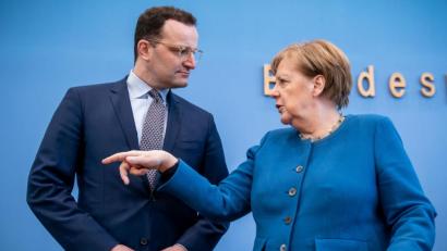 Bild: Michael Kappeler/dpa
Bundeskanzlerin Angela Merkel und Gesundheitsminister Jens Spahn.