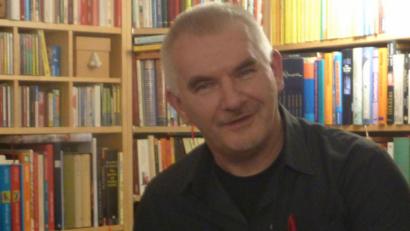 Bild: man
Einfach so einmal abends in einem Buch zu schmökern, dazu fehlt dem Krummennaaber Uli Roth meistens die Zeit. Vielleicht wird’s eines Tages besser, wenn der 52-Jährige „nur noch“ Lehrer ist.