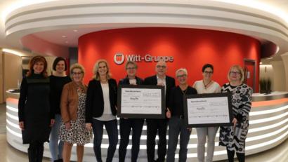 Bild: exb
Über die Spendensumme freuen sich Chorleiterin Stefanie Zühlke-Schmidt (Dritte von links), Chormitglieder sowie die Verantwortlichen von Donum Vitae und Dornrose.