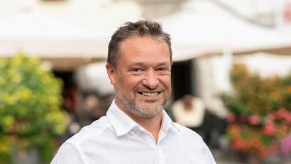 Bild: Tanja Kaiser/Suedostwind
Ali Daniel Zant rät Erstwählern, nicht aus Protest oder Tradition ihre Stimme abzugeben.