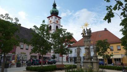Archivbild:  Rainer Christoph
Die Stadtpfarrkirche vom Tirschenreuther Marktplatz aus gesehen.