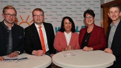 Bild: gf
Die Freien Wähler in Ammerthal mit ihrer Generalsekretärin (von links): Stephan Koller, Hans Martin Grötsch, Alexandra Sitter, MdL Susann Enders und der FW-Kreisvorsitzende Albert Geitner.