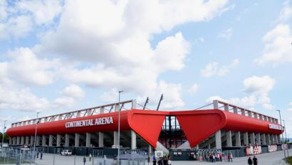 Bild: Matthias Balk
Nicht mehr "Continental Arena", sondern "Jahnstadion Regensburg".