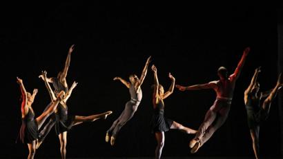 Bild: Petra Hartl
Zum 50-jährigen Bestehen von „Philadanco!“ war die Philadelphia Dance Company zu Gast im Amberger Stadttheater.