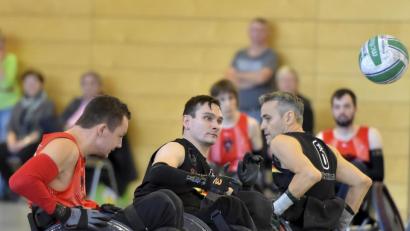Bild: Hubert Ziegler
Thorsten "Shorty" Altmann (Mitte/beim Länderspiel vergangenes Jahr in Schwarzenfeld gegen Österreich) hat mit der deutschen Rollstuhl-Rugby-Nationalmannschaft die Paralympics in Tokio verpasst.