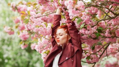 Bild: Kanea – stock.adobe.com
Im Frühling ist es einfach, glücklich zu sein. Dafür genügt oft schon der Blick auf die ersten Blüten im Park.