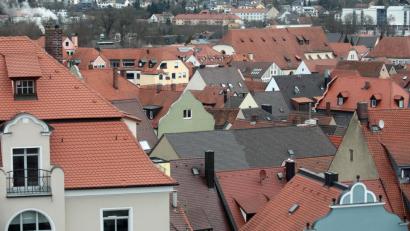 Bild: Wolfgang Steinbacher
Das Thema ist durch: Die Stadträte stimmten dagegen, dass auf den Dächern der Altstadt Solar- oder Photovoltaik-Anlagen angebracht werden. Es war einer von etlichen Beschlüssen, die das Gremium am Montag fasste.