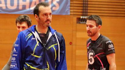 Bild: FOTO PERZL
Jan Liebscher, Vorsitzender und Trainer der VGF Marktredwitz, bangt mit seiner Mannschaft um den eigentlich bereits feststehenden Aufstieg in die 3. Liga. Nach dem vorzeitigen Saisonende im deutschen Volleyball weiß niemand, ob die Spielzeit überhaupt gewertet wird.