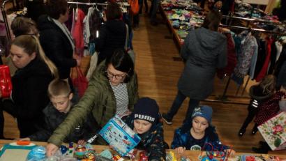 Bild: ksi
Nicht nur Eltern, auch die Kinder waren auf Schnäppchenjagd.