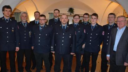 Bild: jr
Neuwahlen standen bei der Feuerwehr Groschlattengrün an. Im Bild (von links) Kommandant Stefan Heinl, stellvertretender Kommandant Richard Hess, Andreas Fuchs, Manuel König, Christoph Fuchs, der neue Vorsitzende Markus Spörrer, René Bauer, Alexander Hein, Maximilian Renner, Johannes Wohlrab und Bürgermeister Ernst Neumann.